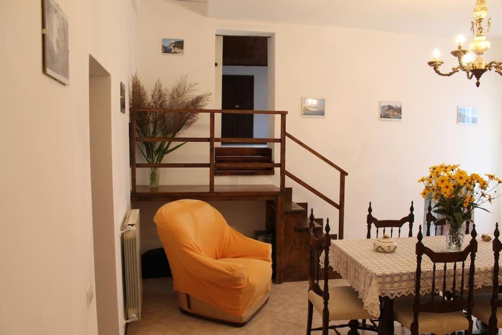 Vila Casa Nel Borgo Antico Quaratica Exteriér fotografie
